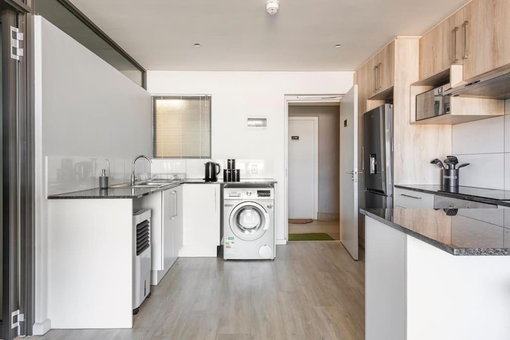 Chic, Central, Family & Group Stay - Stylish 2 Ensuite Bedroom Apartment With Spacious Balcony Cape Town Ngoại thất bức ảnh