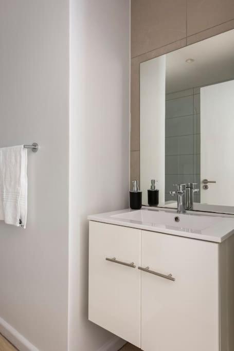 Chic, Central, Family & Group Stay - Stylish 2 Ensuite Bedroom Apartment With Spacious Balcony Cape Town Ngoại thất bức ảnh